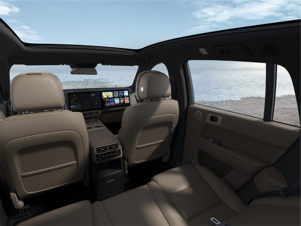 L6-Black-Brown-Interior-